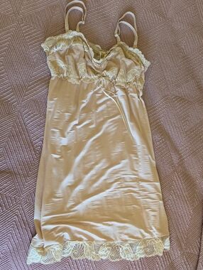 Incredibly Silky Smooth Lace-Trim Stretchy Satin Chemise Slip in Cream L